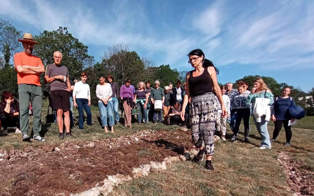 Stekla prva akcija vzpostavitve skupnostnega sonaravnega učnega vrta Na Logu